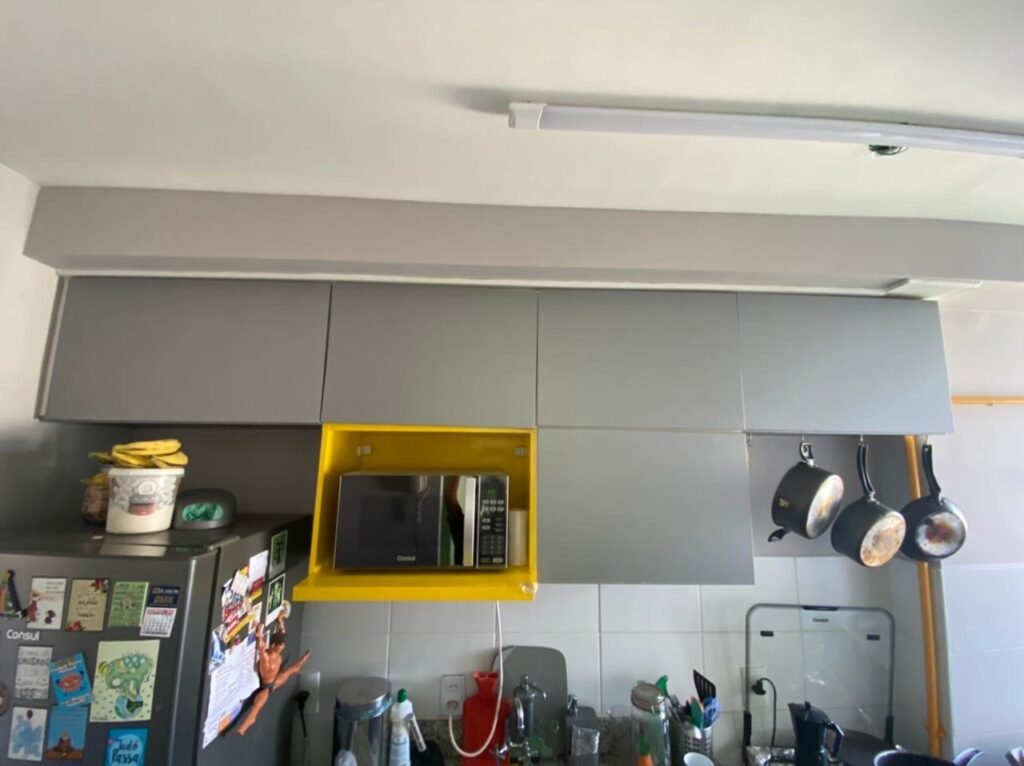 envelopamento adesivagem armario de cozinha depois